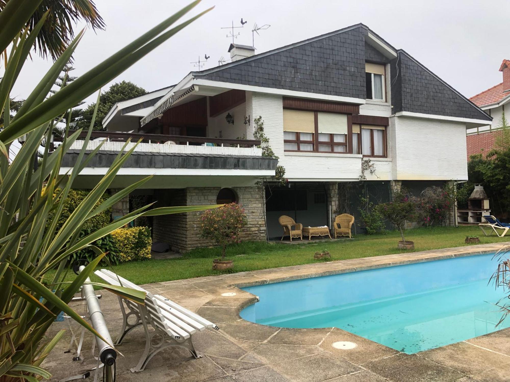 Chalet Al Lado De La Playa Con Piscina Privada, Jardin Y Barbacoa, Fronton, 6 Habitaciones 拉雷多 外观 照片